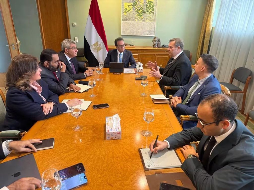 وزير الصحة يبحث مع ممثلي التحالف الألماني للصحة تعزيز التعاون المشترك وتوسيع مجالات الشراكة على هامش قمة الصحة العالمية ببرلين
