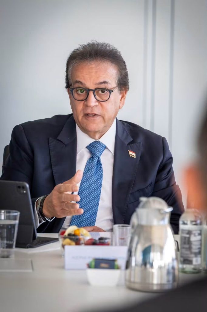 وزير الصحة يزور مقر «باير» الألمانية لبحث تعزيز التعاون الصحي وتوطين الصناعة على هامش قمة برلين