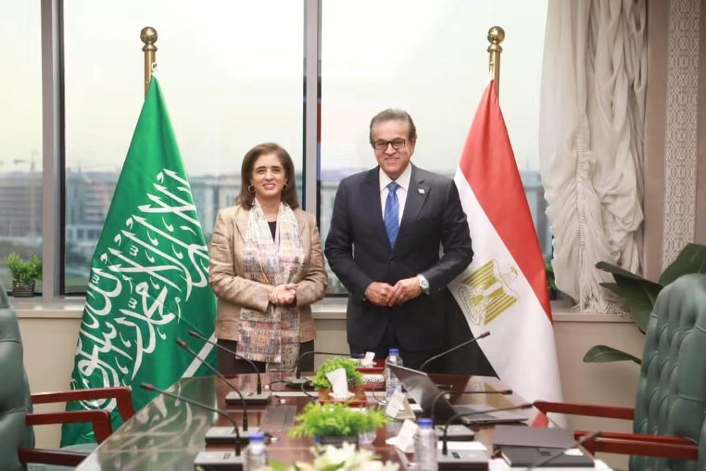 وزير الصحة يبحث مع المدير الإقليمي لمنظمة الصحة العالمية تعزيز التعاون المستقبلي