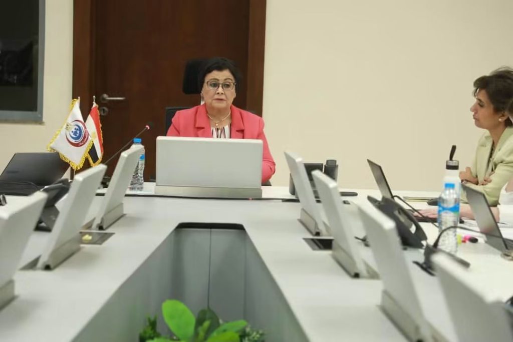 نائب وزير الصحة تترأس اجتماعًا موسعًا لمتابعة تنفيذ المرحلة الأولى من مشروع تطوير مراكز الرعاية الأولية