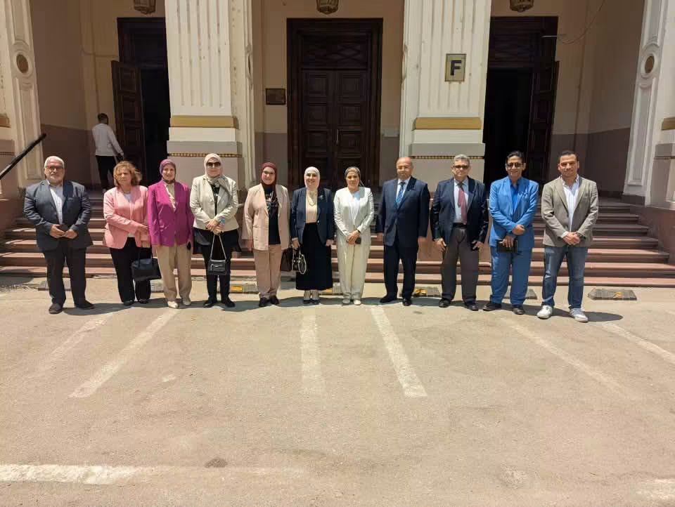 صيدلة جامعة القاهرة أول كلية صيدلة مصرية تحصل على اعتماد المجلس الصحي