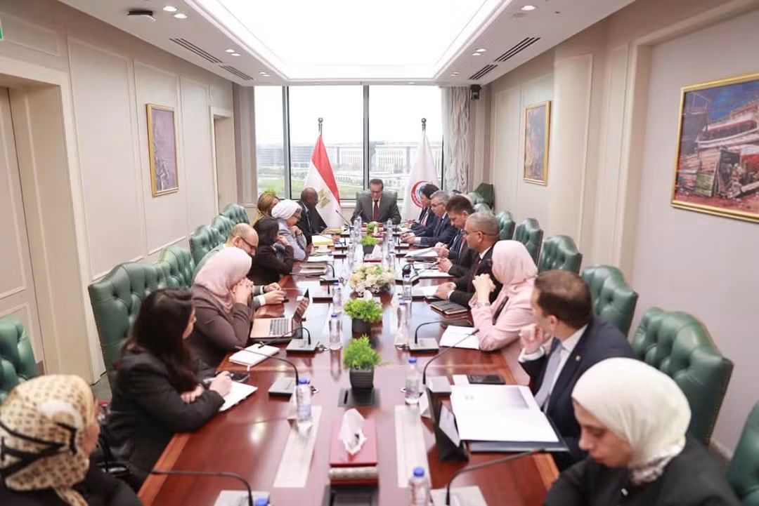 وزير الصحة يبحث مع بعثة بنك التنمية الأفريقي سبل تعزيز التعاون لدعم منظومة التأمين الصحي الشامل